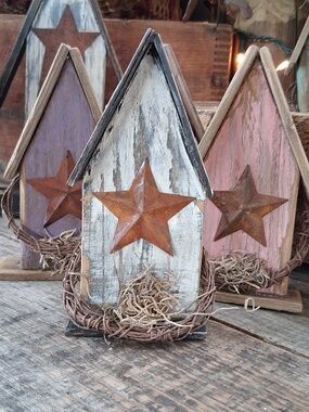 Primitive Birdhouse (white/black roof)